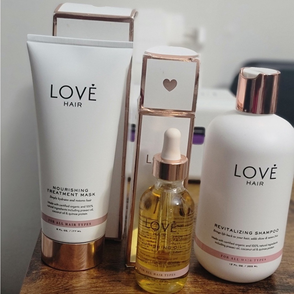 Nourishing Treatment Mask and Revitalizing Shampoo Set - White By: LOVE HAIR